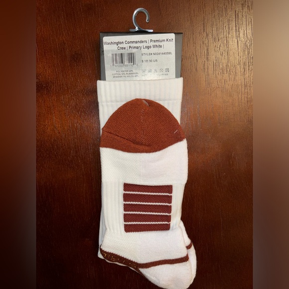 WASHINGTON COMMANDERS STRIDELINE CREW SOCKS NWT MEN’S SHOE SIZE 8-12 - Picture 2 of 2